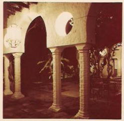 The night-time patio with its lighting (the lighting fixtures in the arcades are still in use)